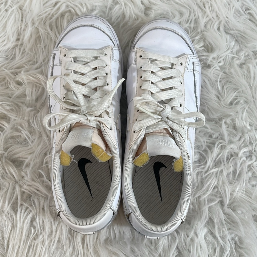 Nike Women's Blazer Low Platform Triple White Leather Sneaker Size 8 - Picture 7 of 12